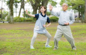 加齢とともに基礎代謝が低下する仕組みを解説する記事のアイキャッチ画像