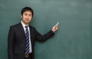 目の疲れがとれない眼精疲労の原因と対処法を解説する記事のアイキャッチ画像