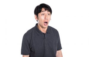 目の充血の症状と種類について解説する記事のアイキャッチ画像